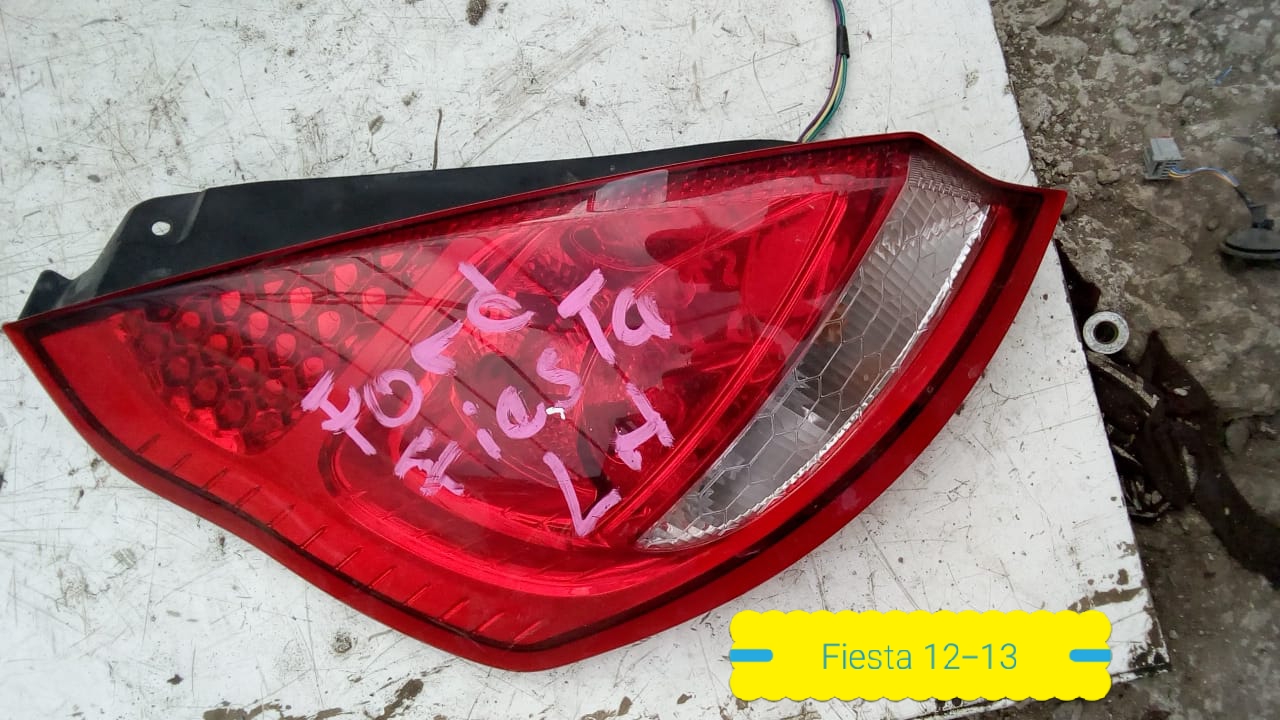 FARO POSTERIOR IZQUIERDO FORD FIESTA HATCHBACK 2012 AL 2013